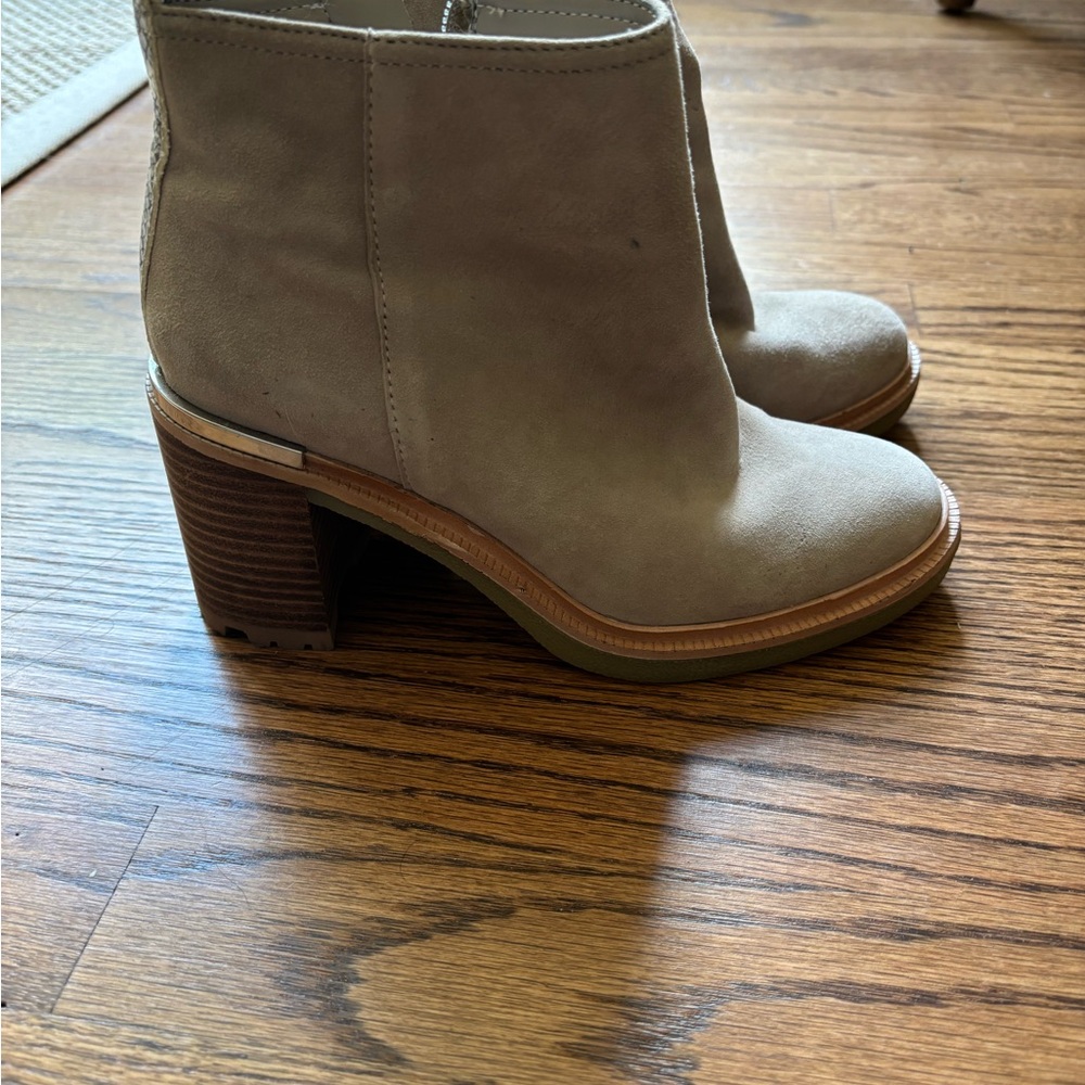 Vince Camuto Tan Ankle Boots with Streamlined Design